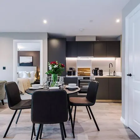 2 Bedroom Centre - Free Parking