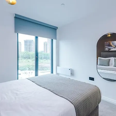 2 Bedroom Centre - Free Parking
