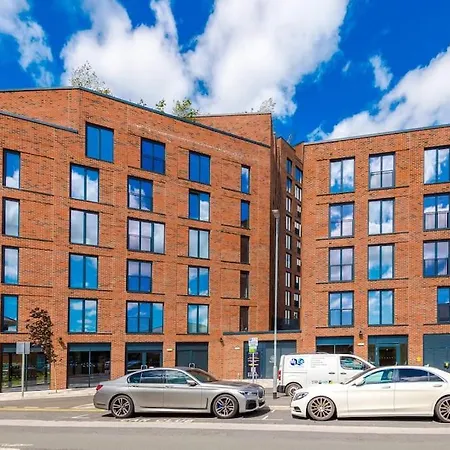 2 Bedroom Centre - Free Parking