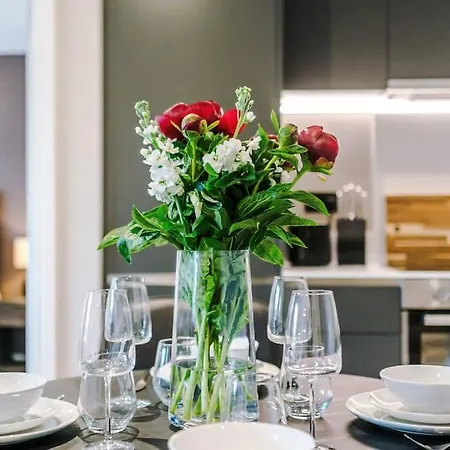 2 Bedroom Centre * リーズ