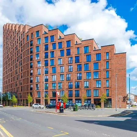 2 Bedroom Centre - Free Parking *