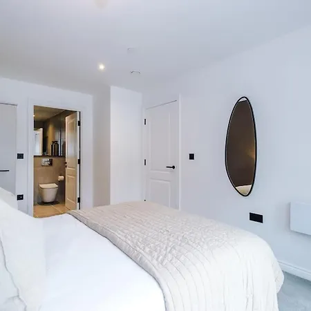 2 Bedroom Centre - Free Parking