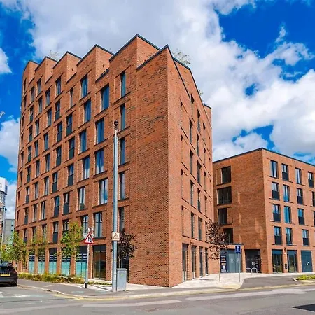 2 Bedroom Centre - Free Parking *