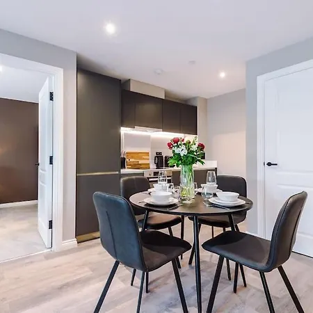 2 Bedroom Centre - Free Parking