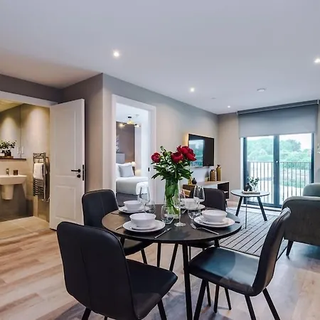 2 Bedroom Centre * リーズ