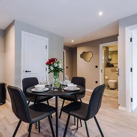 2 Bedroom Centre - Free Parking Lägenhet *