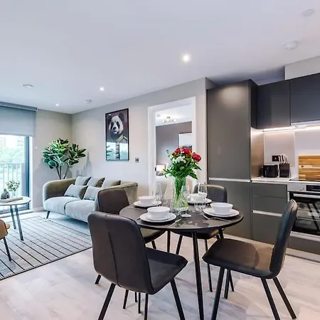 2 Bedroom Centre - Free Parking *