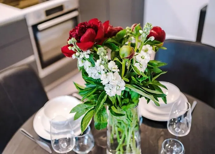 2 Bedroom Centre * Leeds (West Yorkshire)