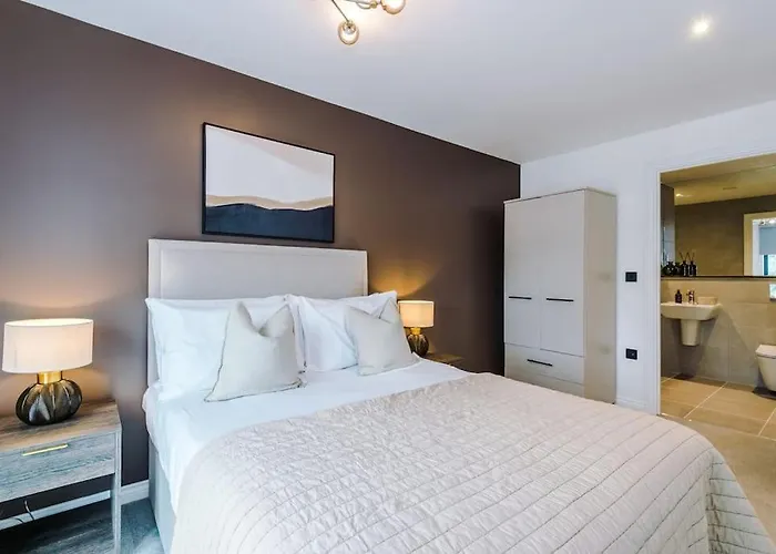 Apartment 2 Bedroom Centre *