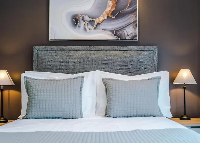 2 Bedroom Centre * Leeds (West Yorkshire)