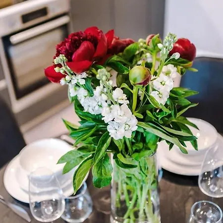 2 Bedroom Centre * Leeds (West Yorkshire)